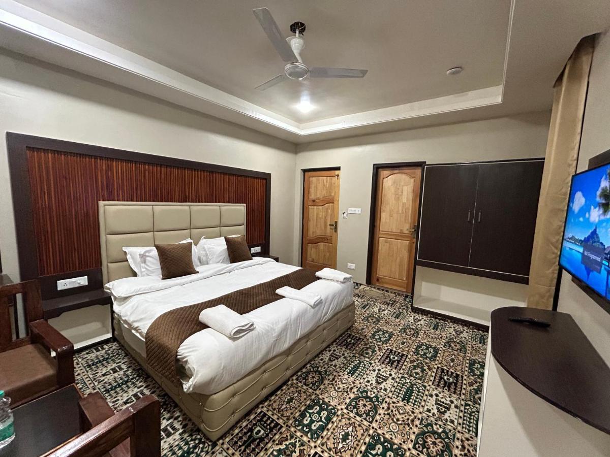 Fair Mount, Airport Road, Humhama Srinagar Hotel Стая снимка