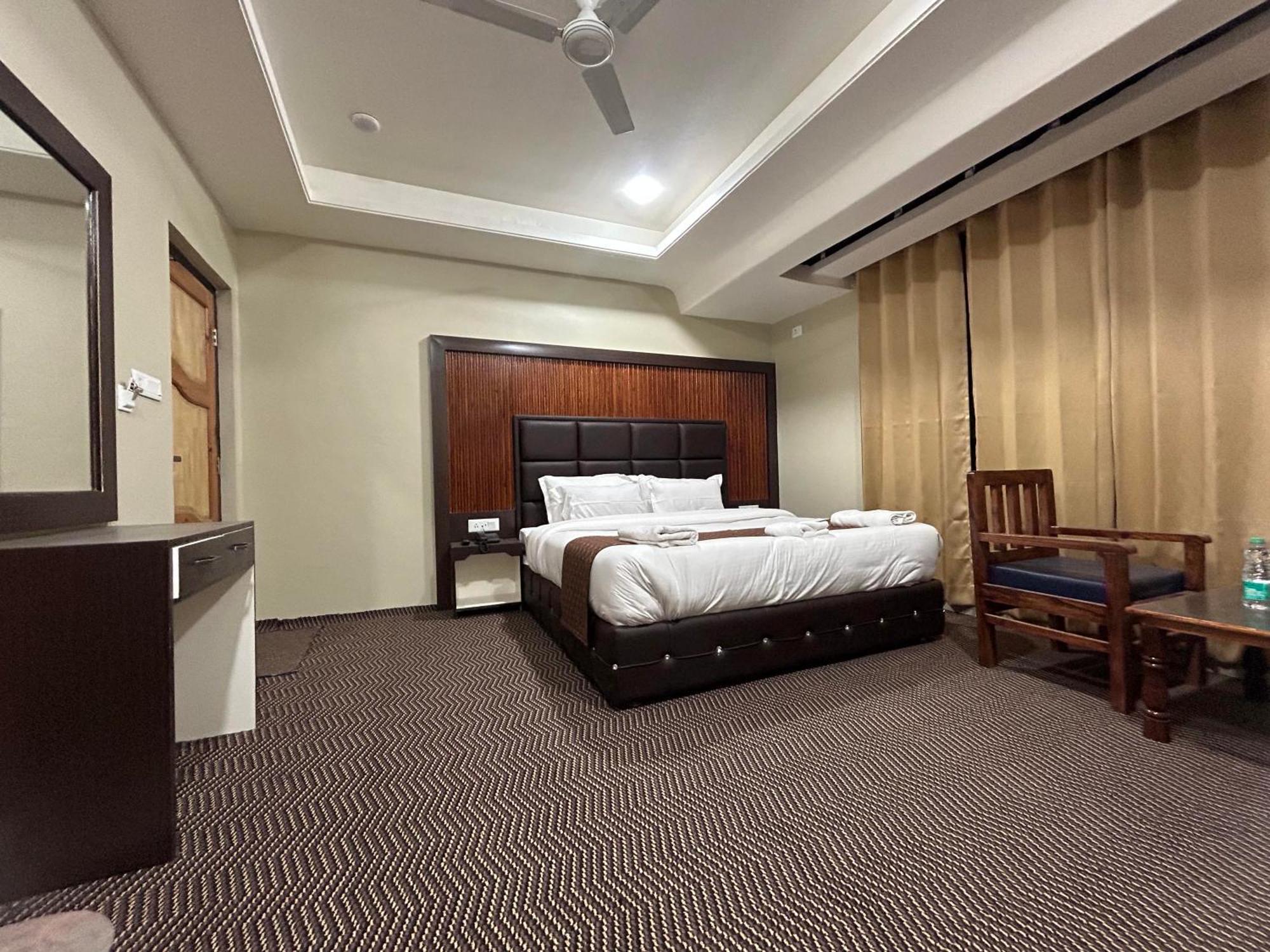 Fair Mount, Airport Road, Humhama Srinagar Hotel Екстериор снимка