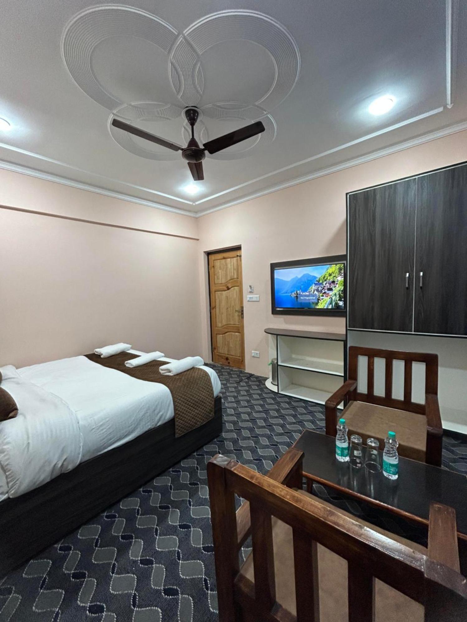 Fair Mount, Airport Road, Humhama Srinagar Hotel Екстериор снимка