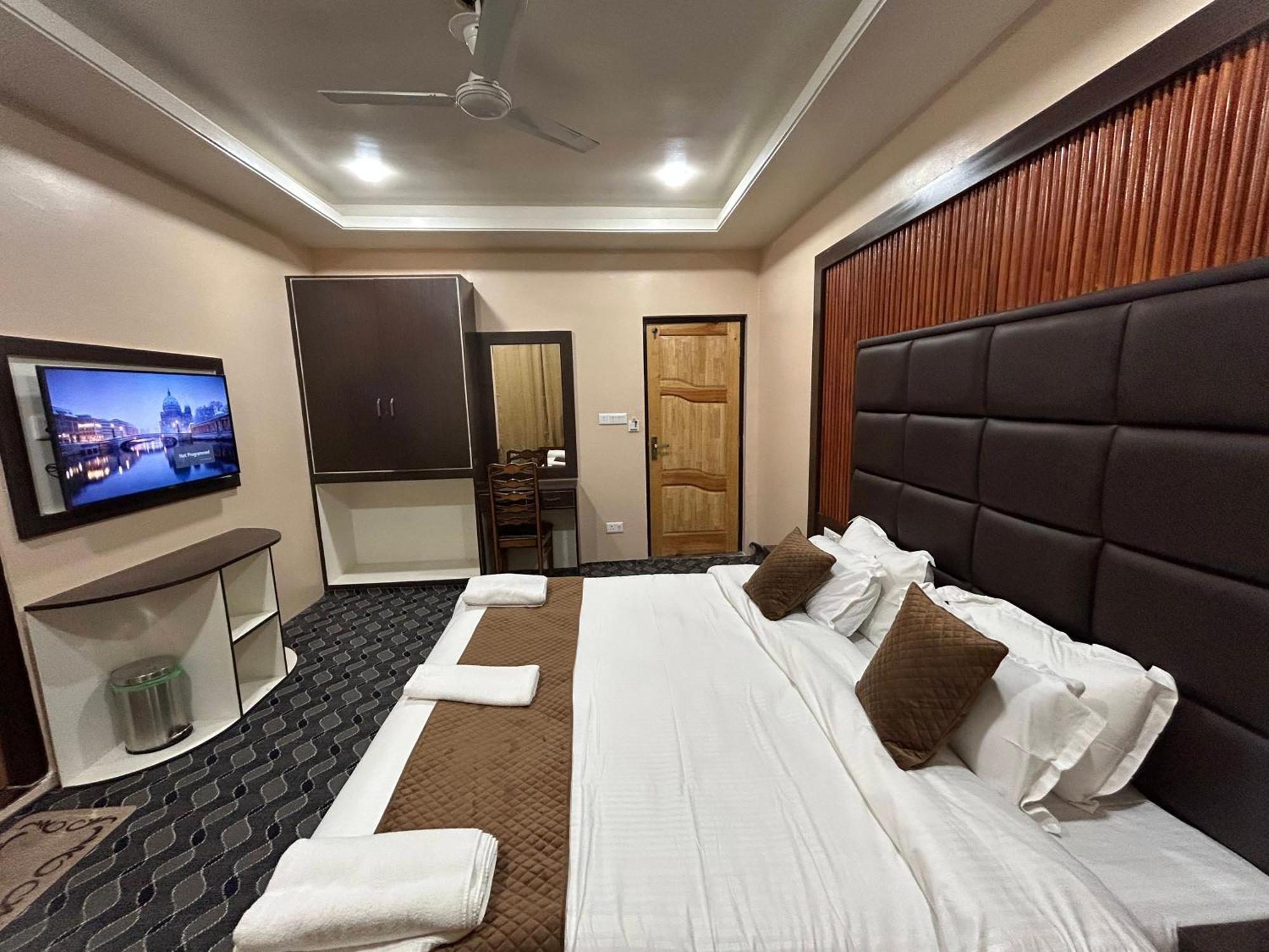 Fair Mount, Airport Road, Humhama Srinagar Hotel Стая снимка