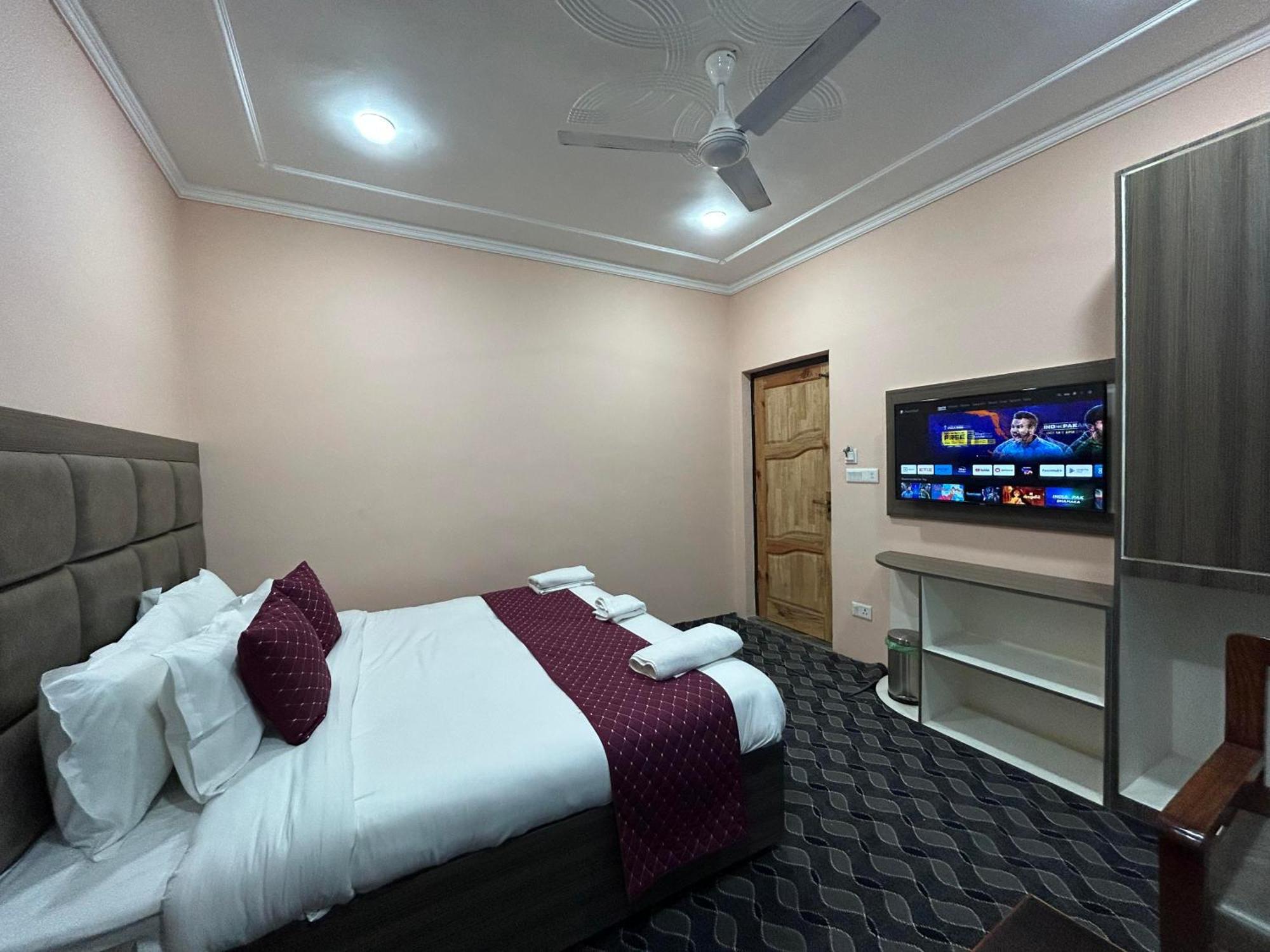 Fair Mount, Airport Road, Humhama Srinagar Hotel Стая снимка