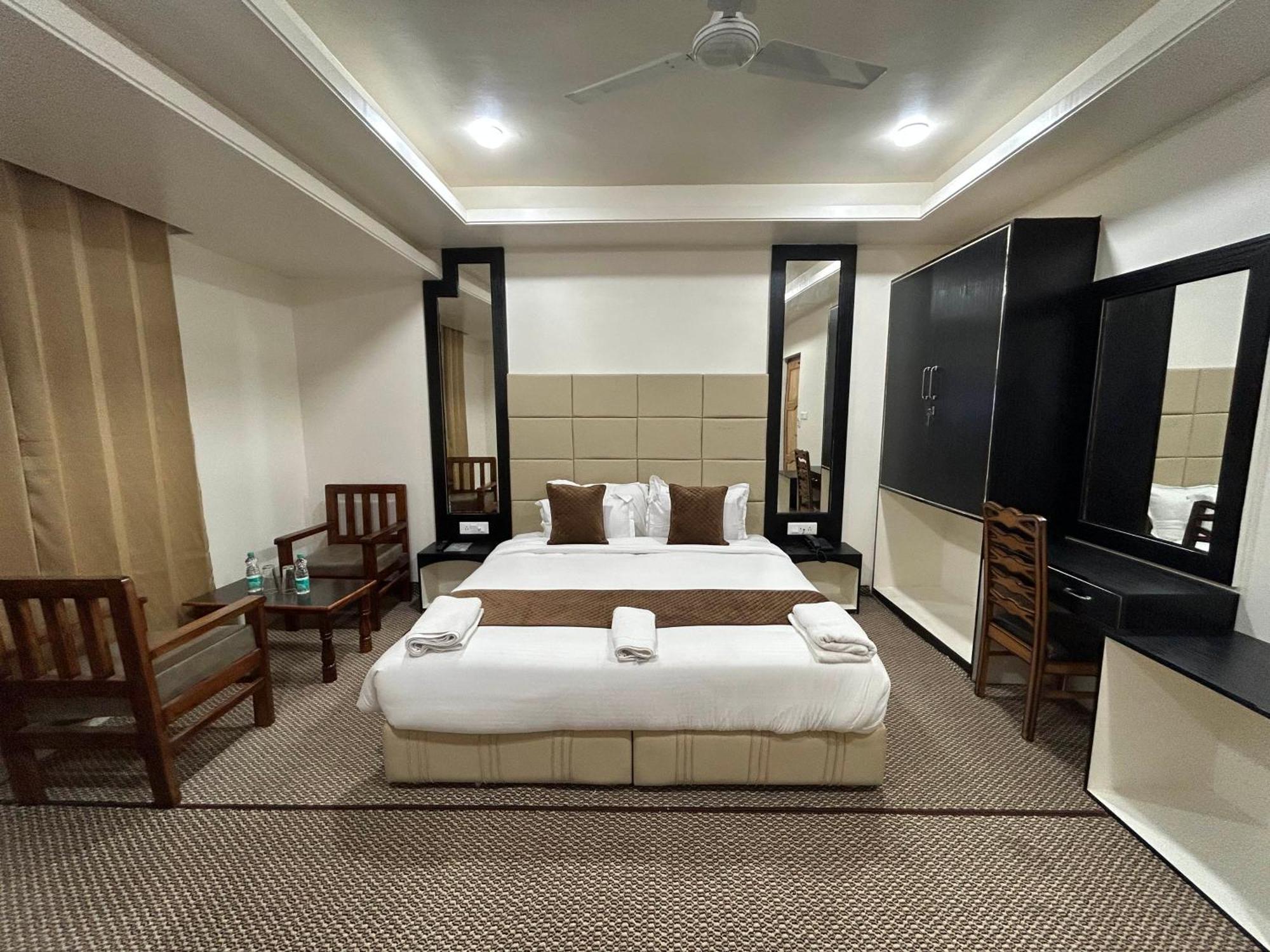Fair Mount, Airport Road, Humhama Srinagar Hotel Стая снимка
